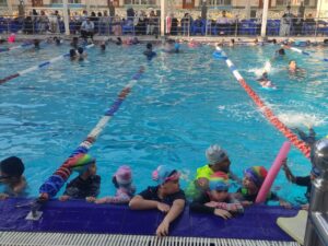 بسعادة غامرة تستقبل أكاديمية الشبان للسباحة وافديها من جميع الأعمار