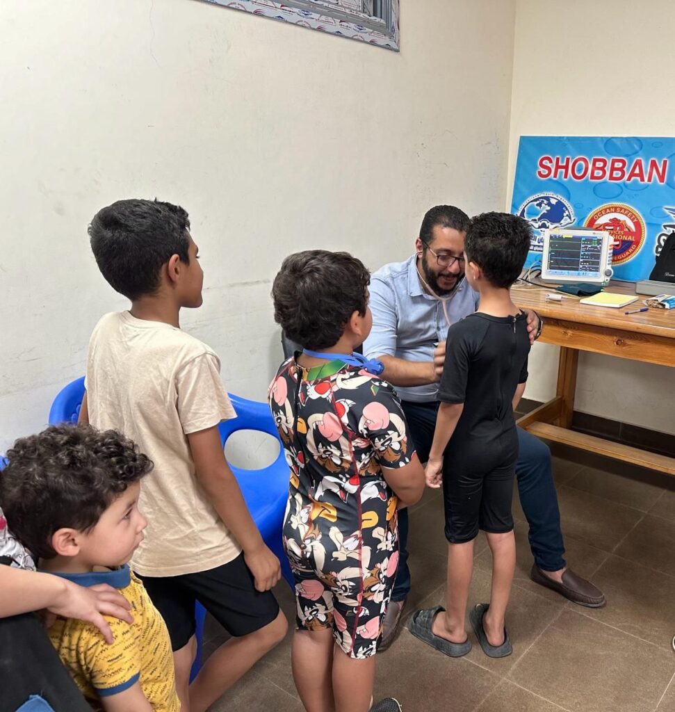 صحه اولادك تهمنا.. الكشف الدوري على السباحين بشبان بنها صحه اولادك تهمنا.. الكشف الدوري على السباحين بشبان بنها