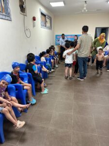 صحه اولادك تهمنا.. الكشف الدوري على السباحين بشبان بنها 