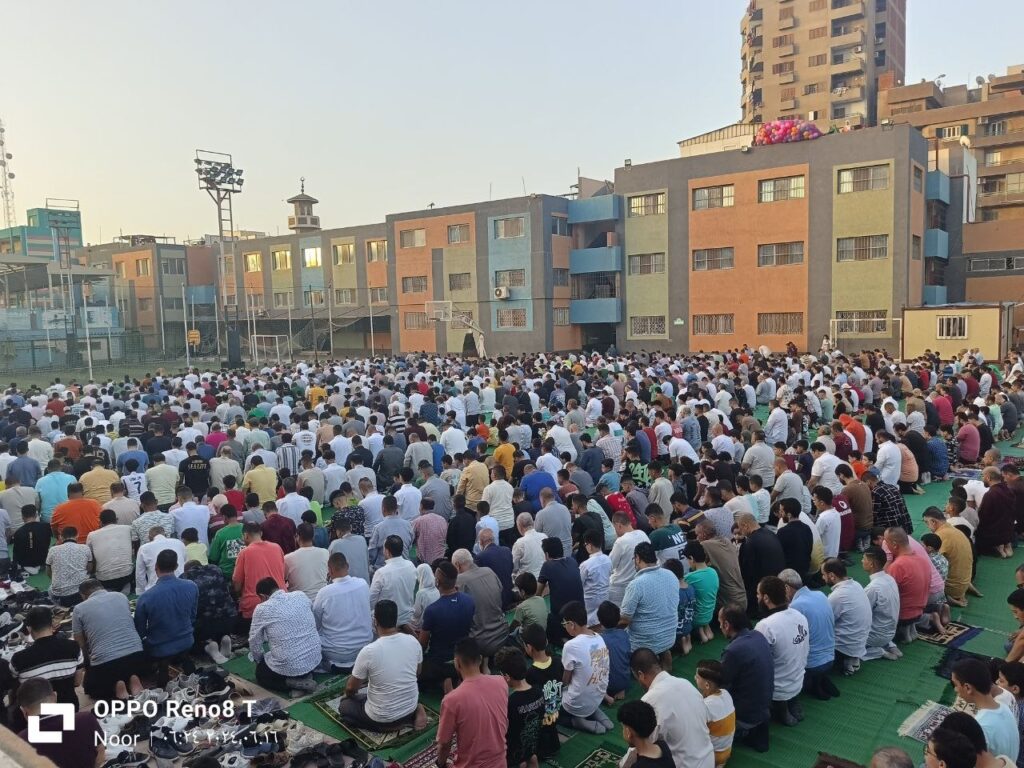 العيد أحلي مع الشبان، هنا صلاة العيد كاملة العدد العيد أحلي مع الشبان، هنا صلاة العيد كاملة العدد