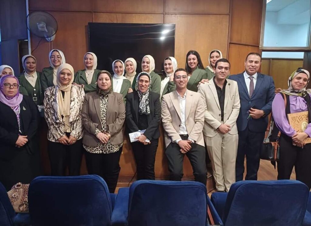 كلية الاعلام تناقش مشروعات التخرج للدفعه الاولي بجامعه المنوفية - صور