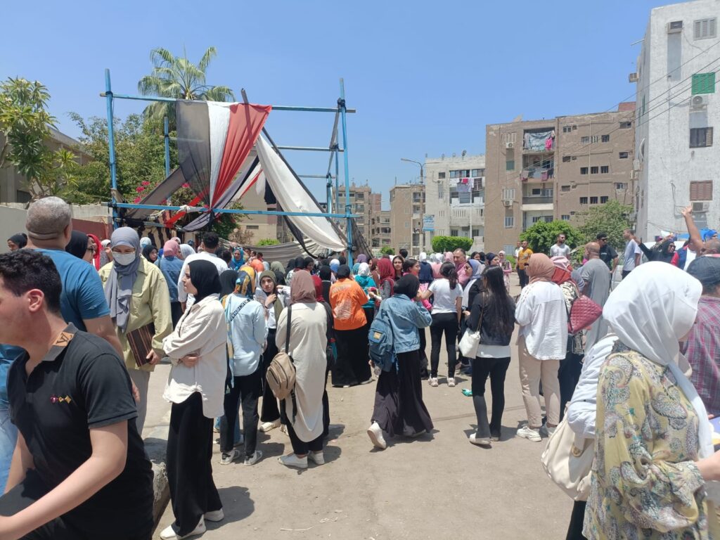 الفيزياء صعب والتاريخ سهل .. آراء طلاب الثانوية بالقليوبية في امتحانات الثانوية العامة (صور) الفيزياء صعب والتاريخ سهل .. آراء طلاب الثانوية بالقليوبية في امتحانات الثانوية العامة (صور)