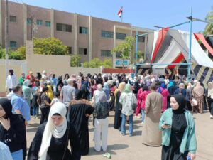 سعادة بين طلاب الثانوية العامة بالقليوبية بعد أداء امتحان اللغة الأجنبية الثانية (صور)