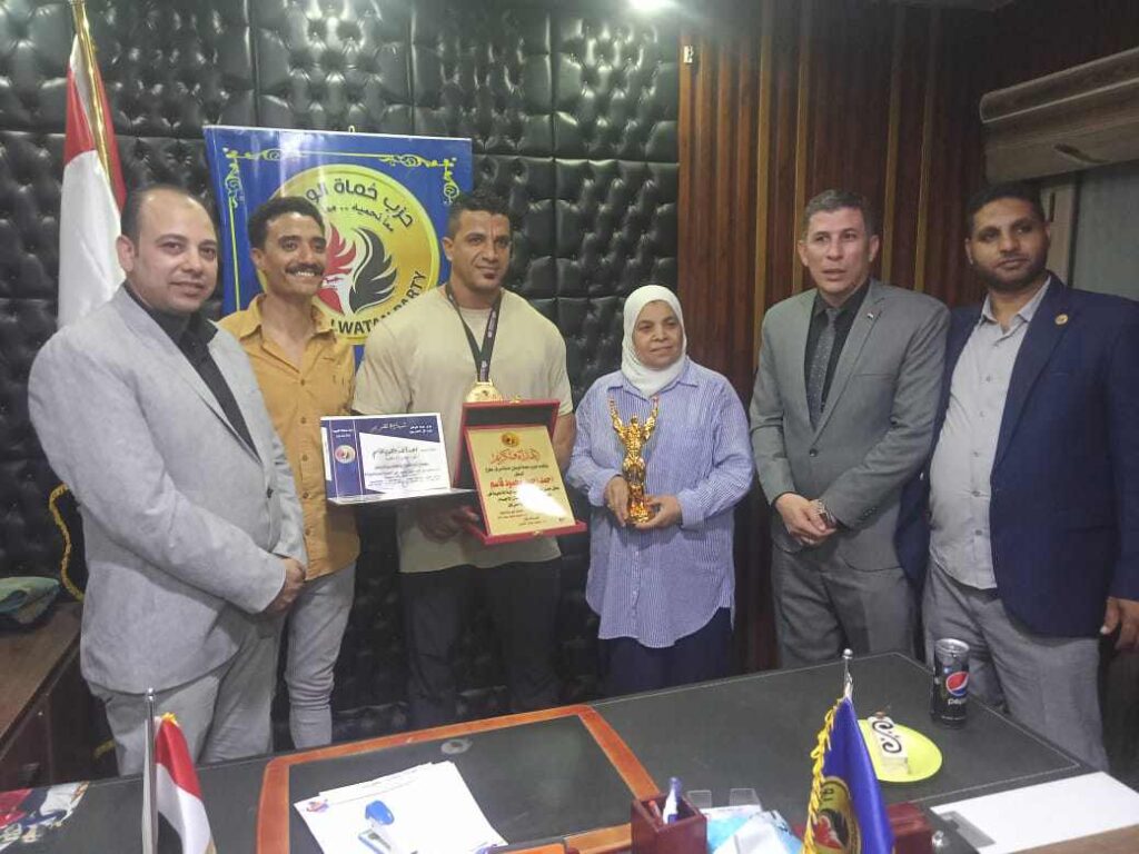 حزب حماة الوطن يكرم «أحمد قاسم» بطل إفريقيا لبطولة كمال الأجسام في احتفالية كبرى بطوخ حزب حماة الوطن يكرم «أحمد قاسم» بطل إفريقيا لبطولة كمال الأجسام في احتفالية كبرى بطوخ