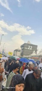 أمطار غزيرة على مشعر مني بالأراضي المقدسة والحجاج يستقبلونها بالتهليل – صور