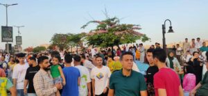 مواطني القليوبية يحتفلون بالعيد على كورنيش النيل ببنها (صور)