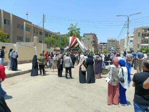 صعب وطويل .. تباين آراء طلاب الثانوية العامة بالقليوبية حول امتحان مادة اللغة العربية - صور