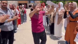 ممر شرفي من طلاب الإعلام التربوي بـ «نوعية بنها» لرئيس القسم