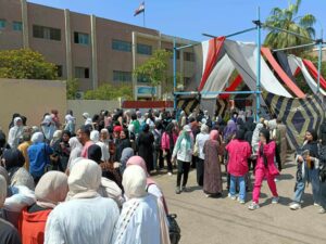 سعادة بين طلاب الثانوية العامة بالقليوبية بعد أداء امتحان اللغة الأجنبية الثانية (صور)