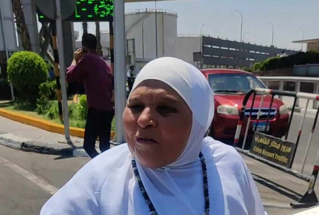 أيقونة الحج .. وصول السيدة التي سارت 30 كيلو إلى عرفات أيقونة الحج .. وصول السيدة التي سارت 30 كيلو إلى عرفات
