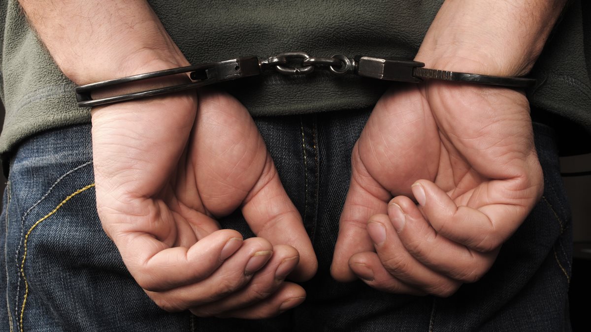 القبض على تشكيل عصابي بحوزتهم 10 كيلو حشيش ببنها