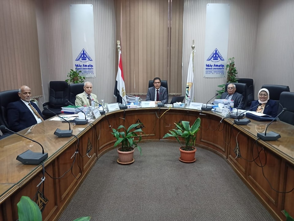 رئيس جامعة بنها يترأس لجنة اختيار عميد كلية التربية النوعية