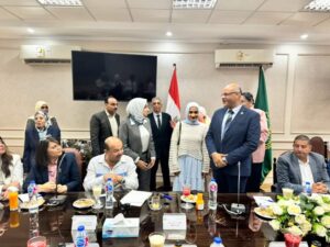 "نتمنى أن نراكي في أعلى المناصب" .. محافظ القليوبية يكرم الأولى على التعليم الفني