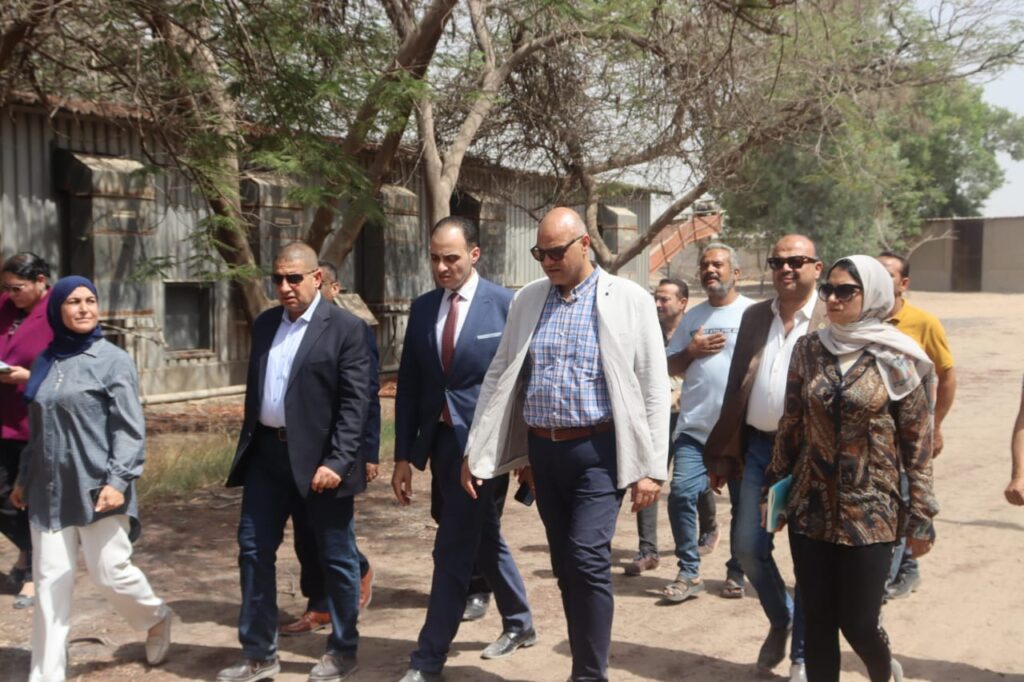 في أول جولة ميدانية .. محافظ القليوبية يتفقد مشروعات حياة كريمة ومنطقة الشروق الصناعية 