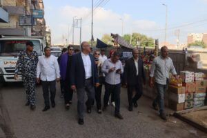 محافظة القليوبية يقود حملة مكبرة لإزالة الإشغالات والباعة الجائلين في مدينة بنها