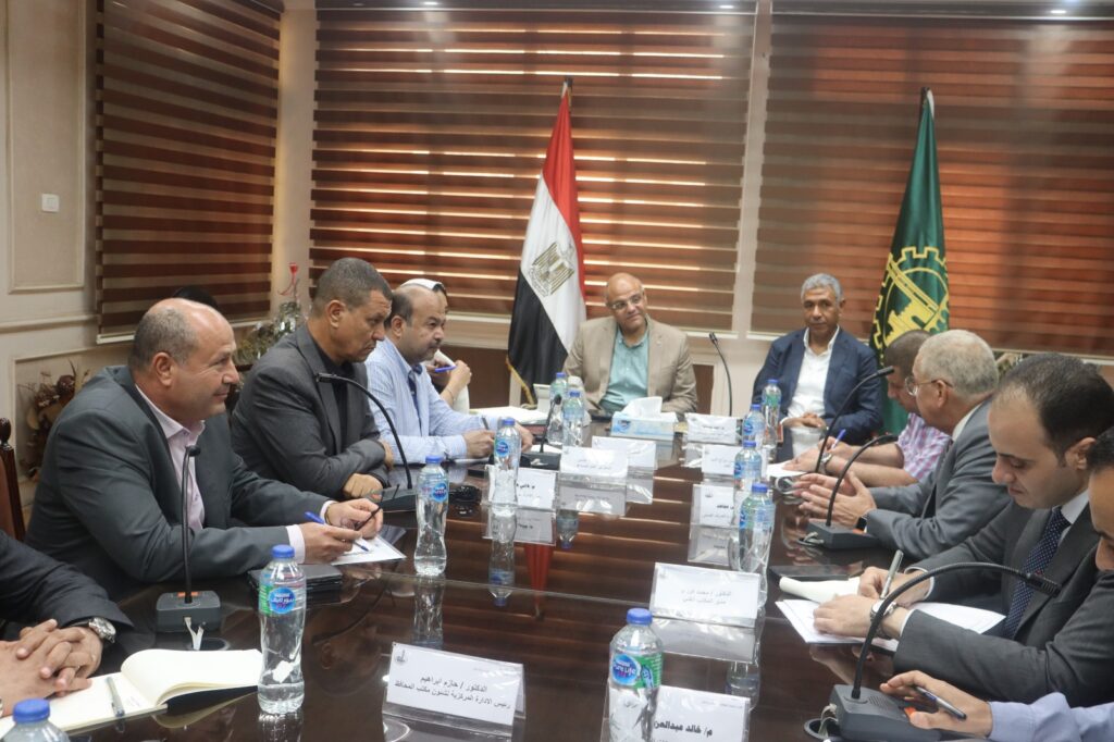 محافظ القليوبية يبحث زيادة مشروعات المياه والصرف بالمحافظة محافظ القليوبية يبحث زيادة مشروعات المياه والصرف بالمحافظة