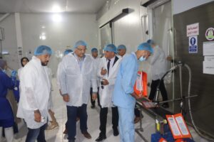 محافظ القليوبية يتفقد عدد من المشروعات والمصانع بمدينة بنها