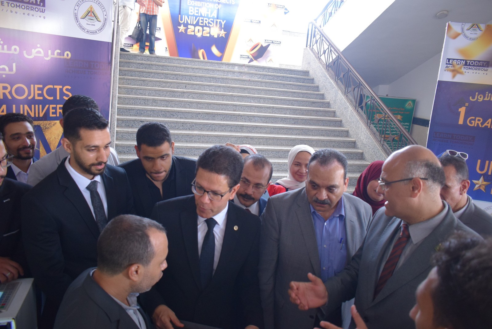 محافظ القليوبية ورئيس جامعة بنها يفتتحان معرض مشروعات التخرج الأول لطلاب الجامعة محافظ القليوبية ورئيس جامعة بنها يفتتحان معرض مشروعات التخرج الأول لطلاب الجامعة