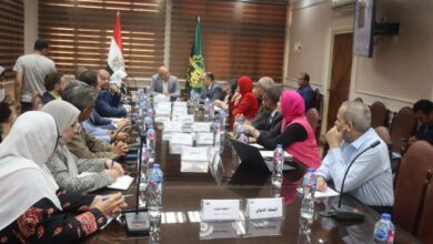 محافظ القليوبية يناقش مع أعضاء البنك الدولي تنفيذ مشروعات في مجال البيئة محافظ القليوبية يناقش مع أعضاء البنك الدولي تنفيذ مشروعات في مجال البيئة