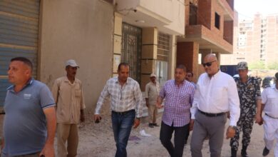 محافظ القليوبية يشرف على إزالة طوابق مخالفة من برج سكني بمدينة بنها محافظ القليوبية يشرف على إزالة طوابق مخالفة من برج سكني بمدينة بنها