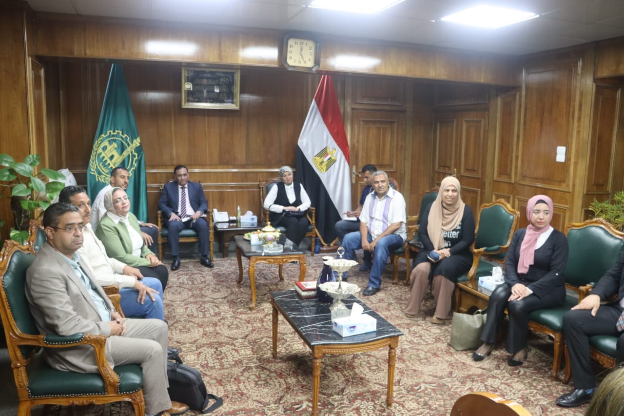 محافظ القليوبية يستقل لجنة المشروعات الخضراء والذكية 
