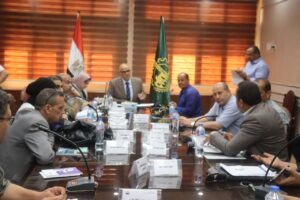 محافظ القليوبية يبحث 31 طلبا وشكوى في لقاء المواطنين