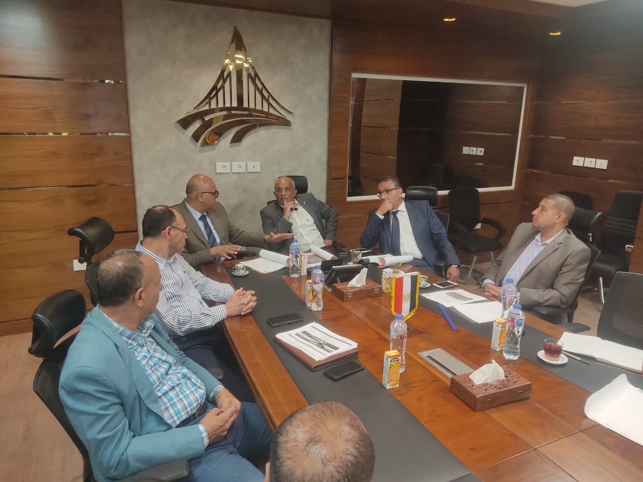محافظ القليوبية يستعرض مع وزارة النقل عدد من المشروعات التنموية بالمحافظة