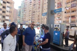 محافظ القليوبيه يتفقد محطات تموين السيارات ومواقف السيارات بعد زيادة تعريفة الركوب