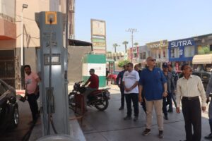 محافظ القليوبيه يتفقد محطات تموين السيارات ومواقف السيارات بعد زيادة تعريفة الركوب