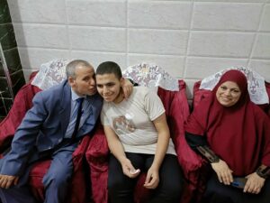 الخامس مكرر على الثانوية الأزهرية: عائلتي أزهرية محبة للقرآن وسأدخل كلية الطب (صور)