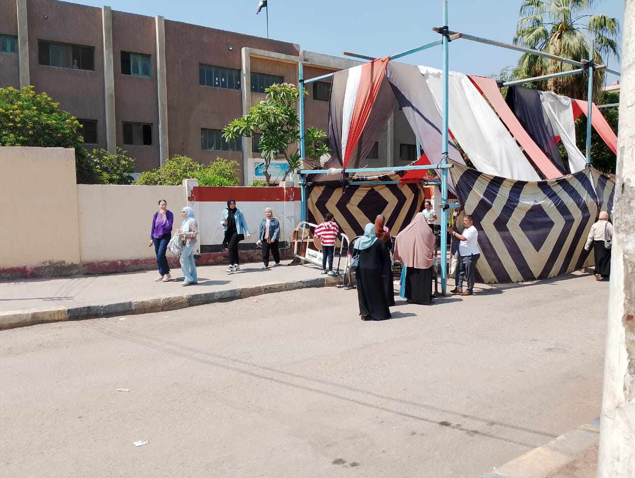 تباين أراء طلاب الثانوية العامة بعد امتحان مادة الاستاتيكا بالقليوبية.. فيديو وصور
