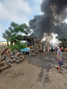 نشوب حريق بمخزن للكاوتش بميت حلفا بقليوب