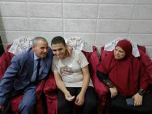 الخامس مكرر على الثانوية الأزهرية: عائلتي أزهرية محبة للقرآن وسأدخل كلية الطب (صور)