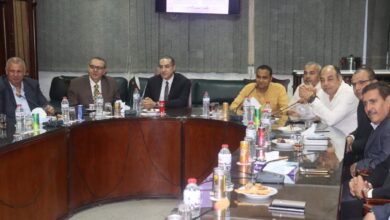 محافظ القليوبية يلتقي أعضاء الغرفة التجارية لبحث سبل التعاون