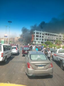 السيطرة على حريق في مول شهير بالعبور دون خسائر بشرية (صور)