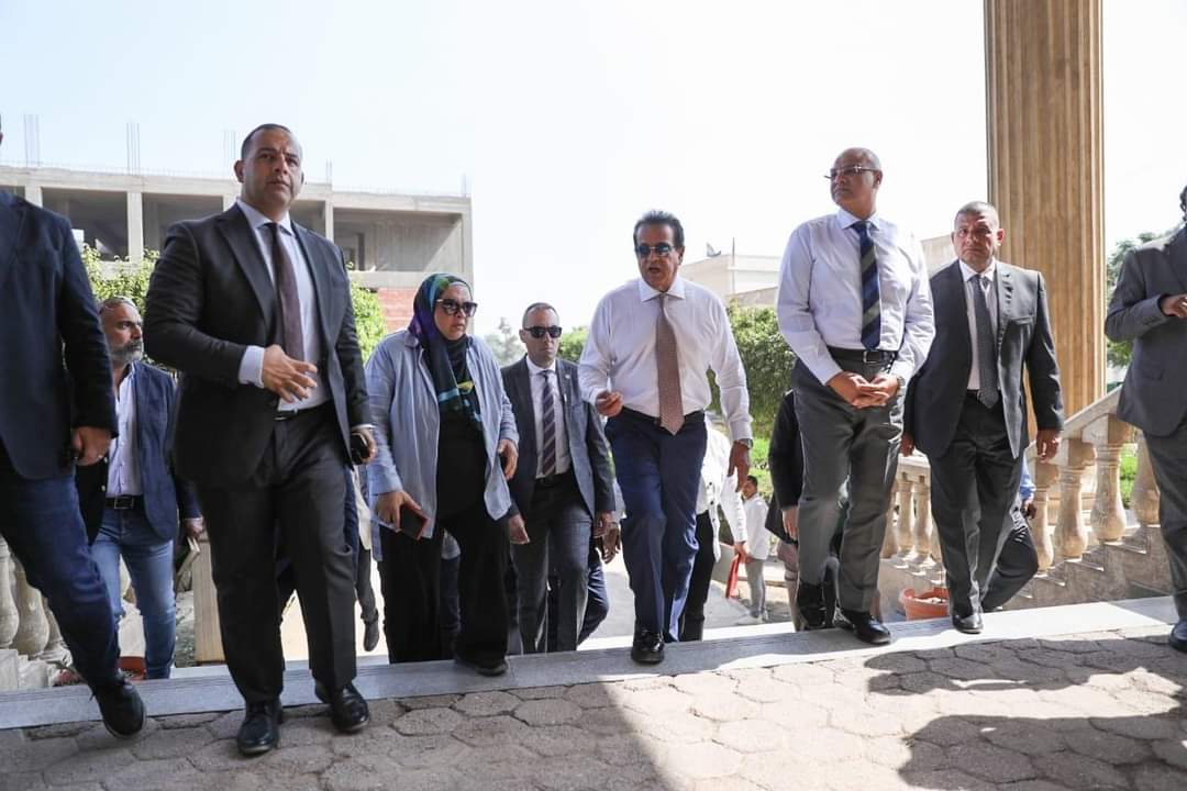 وزير الصحة يتفقد مستشفى الخانكة للصحة النفسية ..ويوجه بوضع تصور لتطويرها لتصبح أول مدينة طبية متكاملة وزير الصحة يتفقد مستشفى الخانكة للصحة النفسية ..ويوجه بوضع تصور لتطويرها لتصبح أول مدينة طبية متكاملة