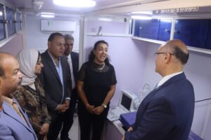 محافظ القليوبيه يتفقد العيادة المتنقلة لتقديم الكشف والعلاج للمواطنين بأسعار رمزية