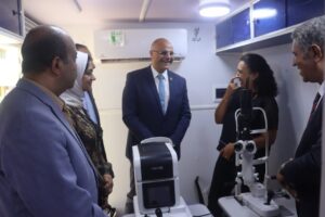 محافظ القليوبيه يتفقد العيادة المتنقلة لتقديم الكشف والعلاج للمواطنين بأسعار رمزية