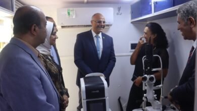 محافظ القليوبيه يتفقد العيادة المتنقلة لتقديم الكشف والعلاج للمواطنين بأسعار رمزية