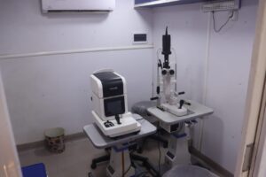 محافظ القليوبيه يتفقد العيادة المتنقلة لتقديم الكشف والعلاج للمواطنين بأسعار رمزية