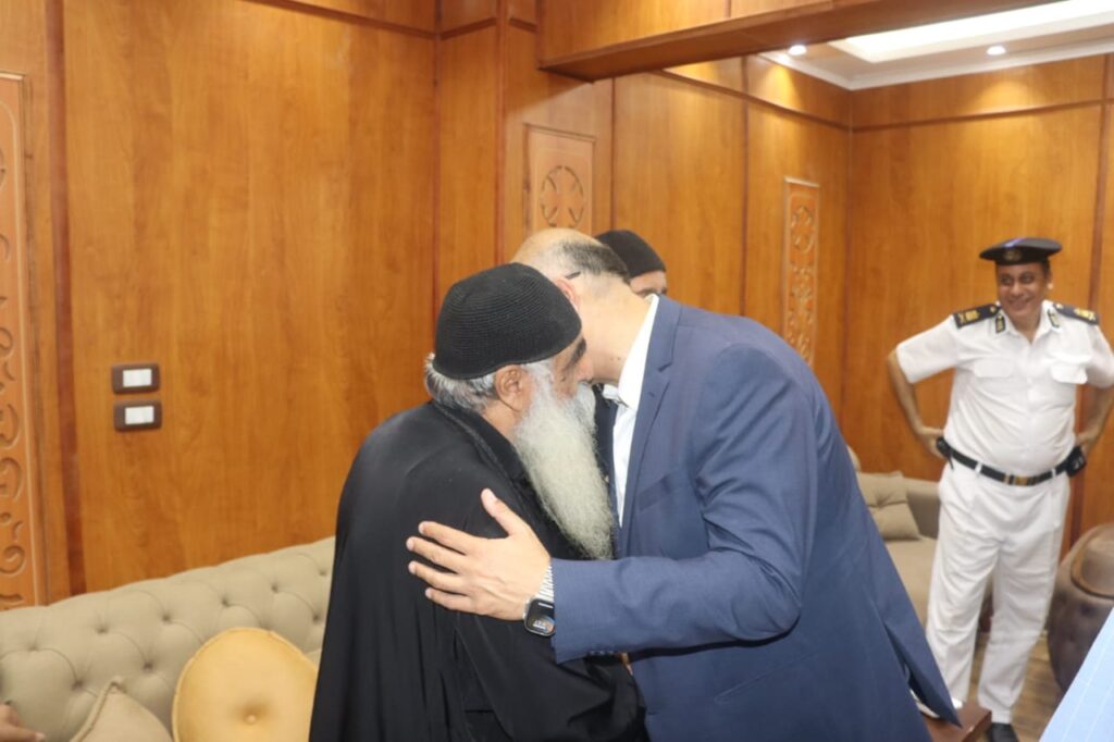 محافظ القليوبية يشارك المسيحيين فرحة مولد  العذراء بمسطرد 