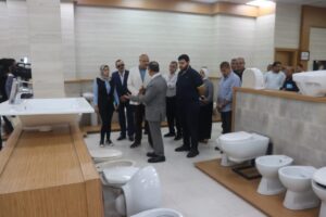 محافظ القليوبية يتفقد عددا من المصانع بمدينة الخانكة (صور)