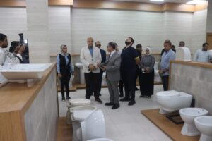 محافظ القليوبية يتفقد عددا من المصانع بمدينة الخانكة (صور)