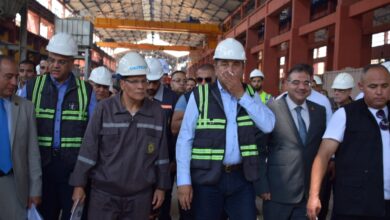 النائب سيد حجازي يطالب وزير قطاع الأعمال بإعادة فتح المصانع المغلقة والغير مستغلة بشبرا الخيمة