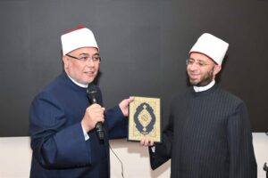 يوم الوفاء .. وزير الأوقاف يكرم الشيخ صبري ياسين دويدار