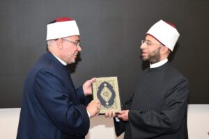 يوم الوفاء .. وزير الأوقاف يكرم الشيخ صبري ياسين دويدار