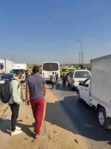 إصابة 24 شخص في حادث تصادم أتوبيس مع سيارة نقل بالطريق الزراعي بالقليوبية