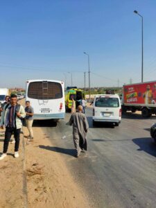 إصابة 24 شخص في حادث تصادم أتوبيس مع سيارة نقل بالطريق الزراعي بالقليوبية