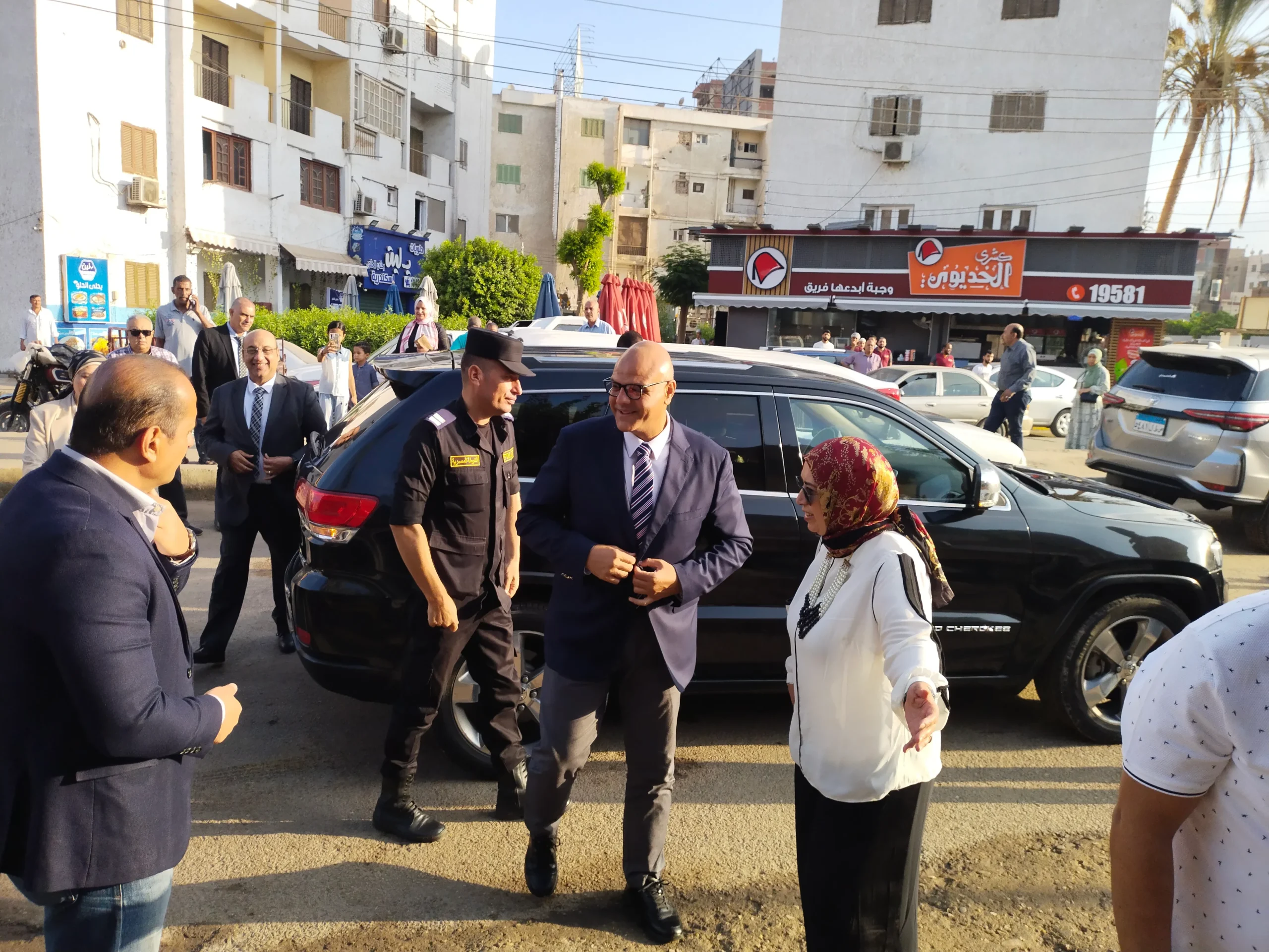 محافظ القليوبية يشهد أول طابور مدرسي بالعام الدراسي الجديد - صور