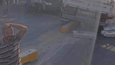 تصادم سيارات وانقلاب حمولة طماطم أعلى الطريق الإقليمي ببنها تصادم سيارات وانقلاب حمولة طماطم أعلى الطريق الإقليمي ببنها
